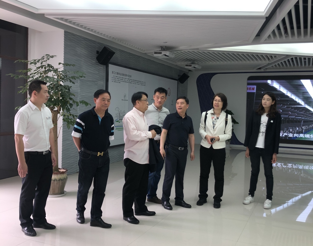 浙江省针织行 业协会秘书长黄斌一行来到浙江省诸暨市大唐镇进行调研